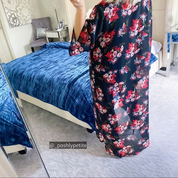 Red flower detail bell sleeve cover up maxi kimono duster - Picture 6 of 10